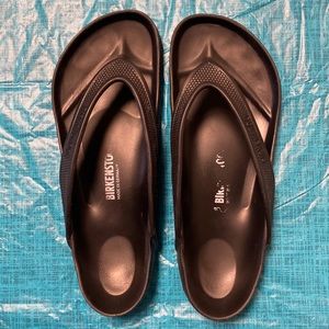 Birkenstock Honolulu flip flop sandal in black